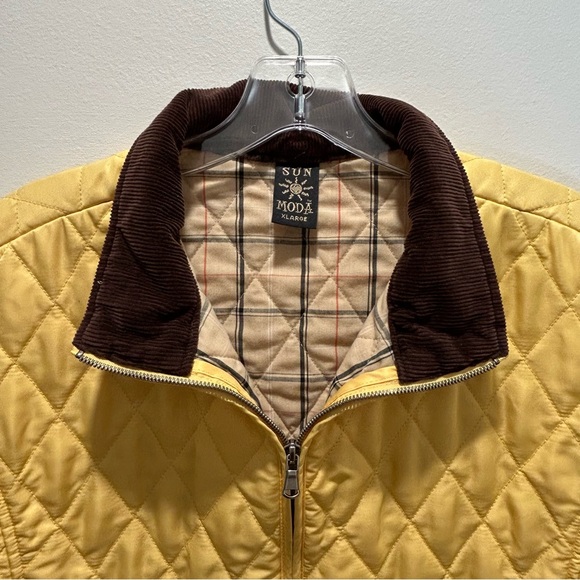 Barbour Quilted Yellow Vest with Contrast Dark Collar - Picture 4 of 11